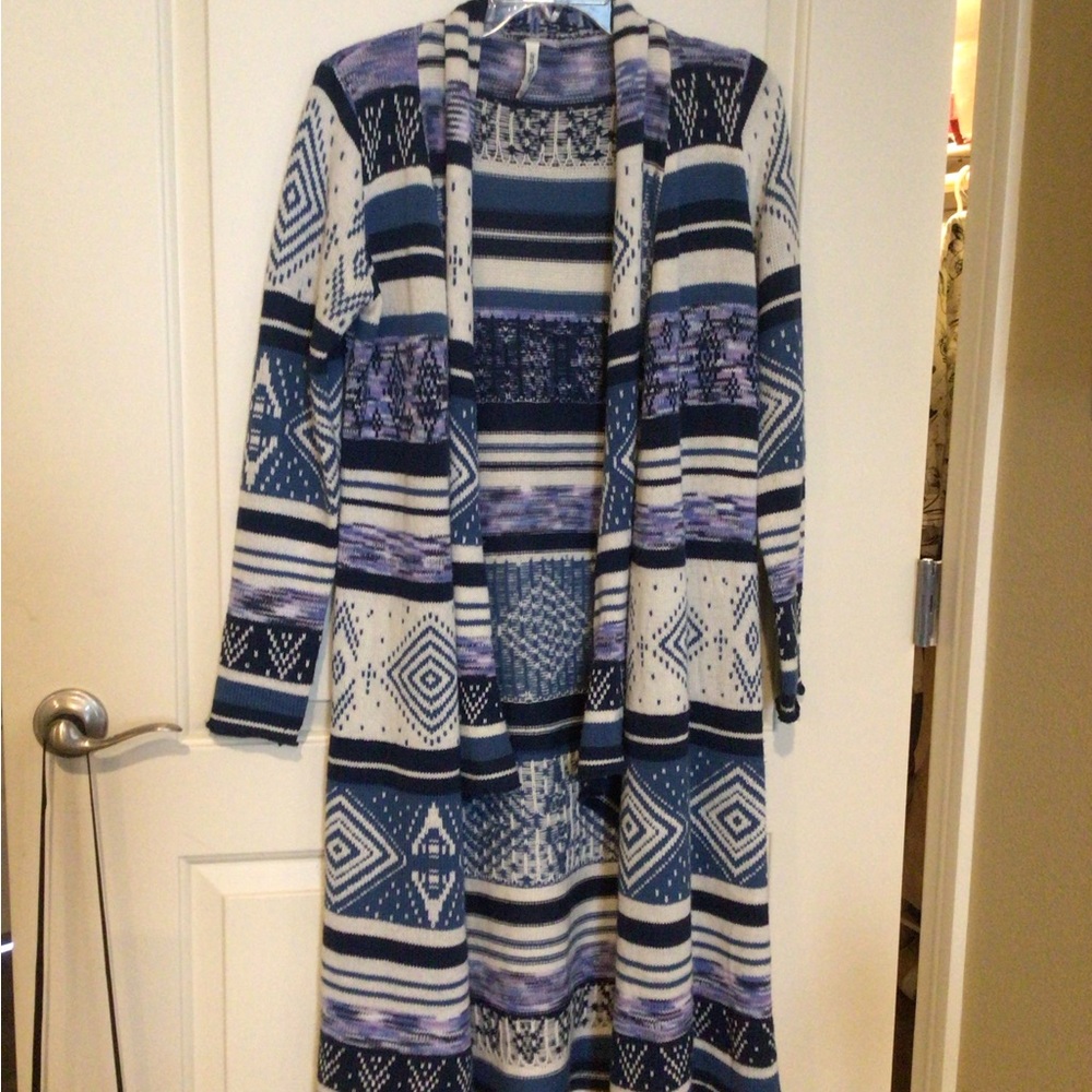 Beautiful. 3/4 length sweater large